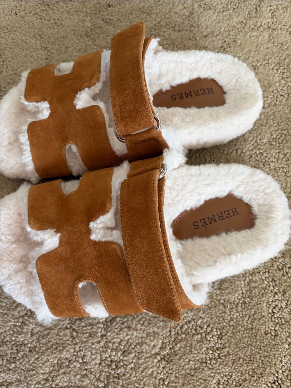 Woman Cozy Faux-Shearling Slide Sandals in Chestnut - Picture 5 of 5